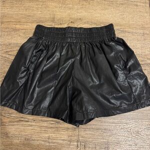 Pinch pleather shorts